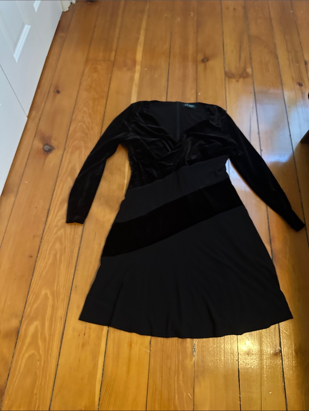 Ralph Lauren Black Long-Sleeve Mixed-Fabric V-Neck Dress - Picture 1 of 4